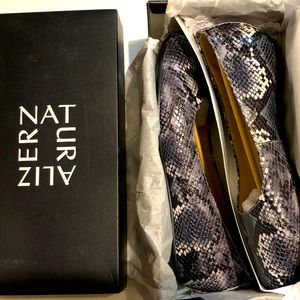 Brand New Naturalizer Maxwell Shoe Blue/Grey Snake pattern, size 8W